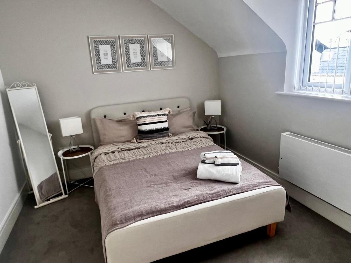 Lakeside Lux Bedroom With Parking, M4 Jct 11, Next To Train Station Reading Exterior photo