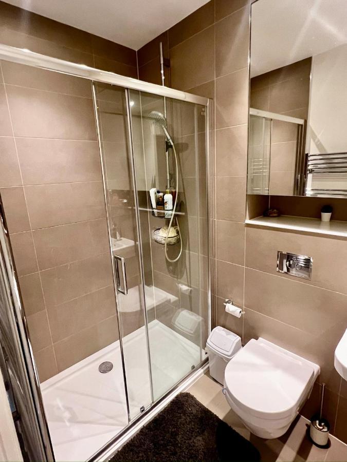Lakeside Lux Bedroom With Parking, M4 Jct 11, Next To Train Station Reading Exterior photo